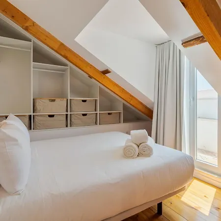 Luxury Loft In セトゥーバル