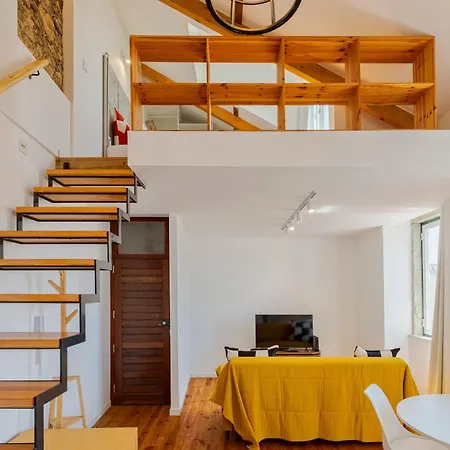 アパート Luxury Loft In セトゥーバル